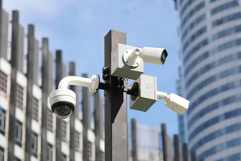 CCTV camera with battery pack