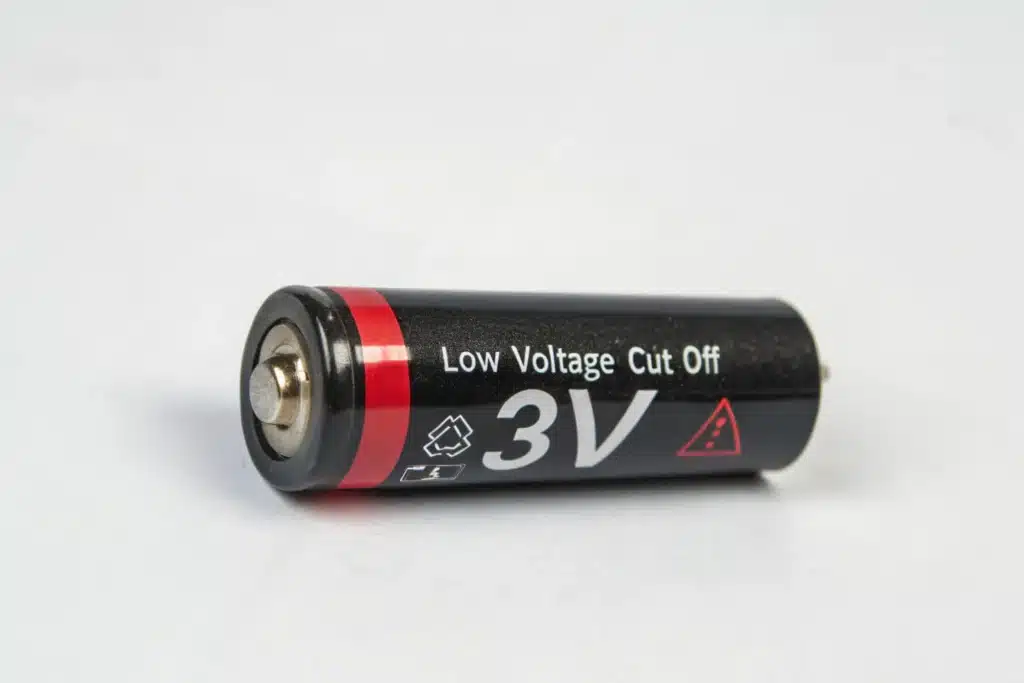 battery low voltage cut off 3v voltage